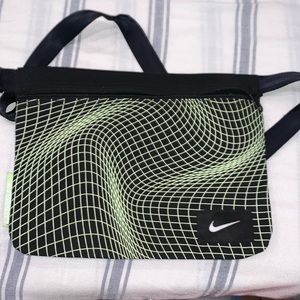 Nike D/MS/X Crossbody Satchel